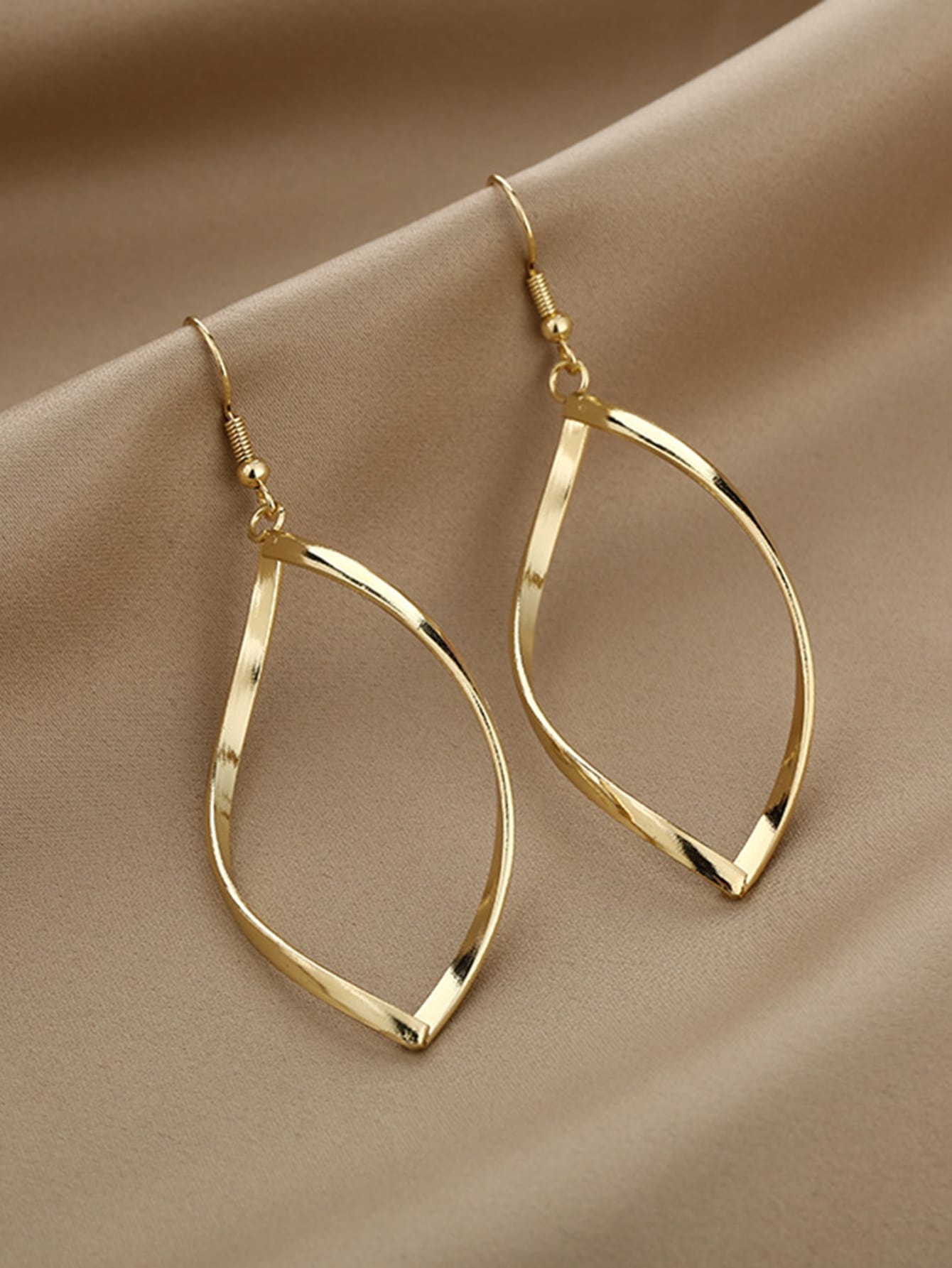 Hollow Out Distorted Earrings